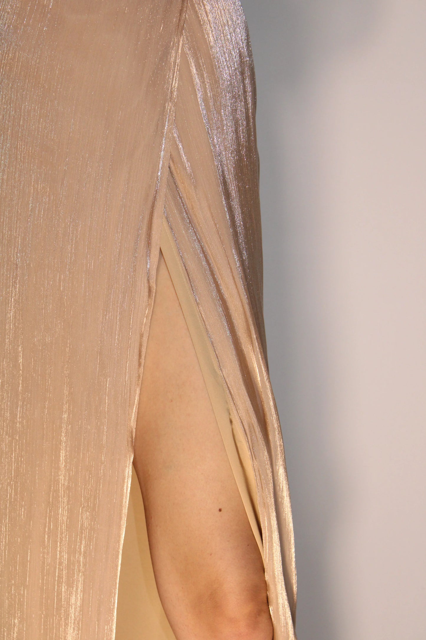 Abito_Lumen_Light_Beige_Aelora_Dettaglio_Gonna_2
